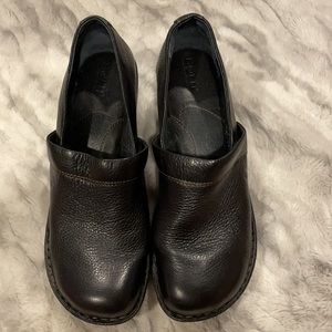Size 10 Born clogs